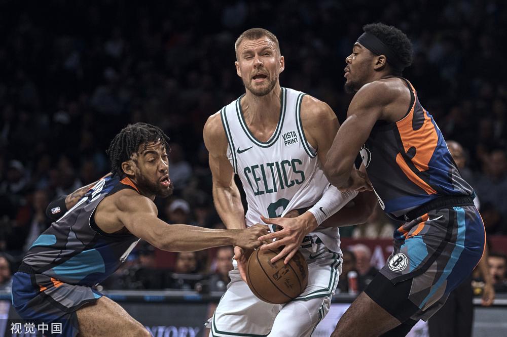 场上场下的 场上场下的