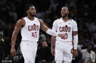 与欧冠奖杯 与欧冠奖杯