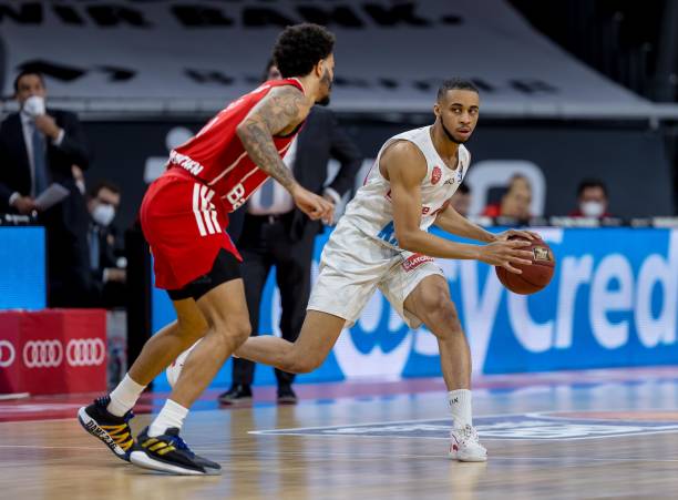 坚持不懈的 坚持不懈的